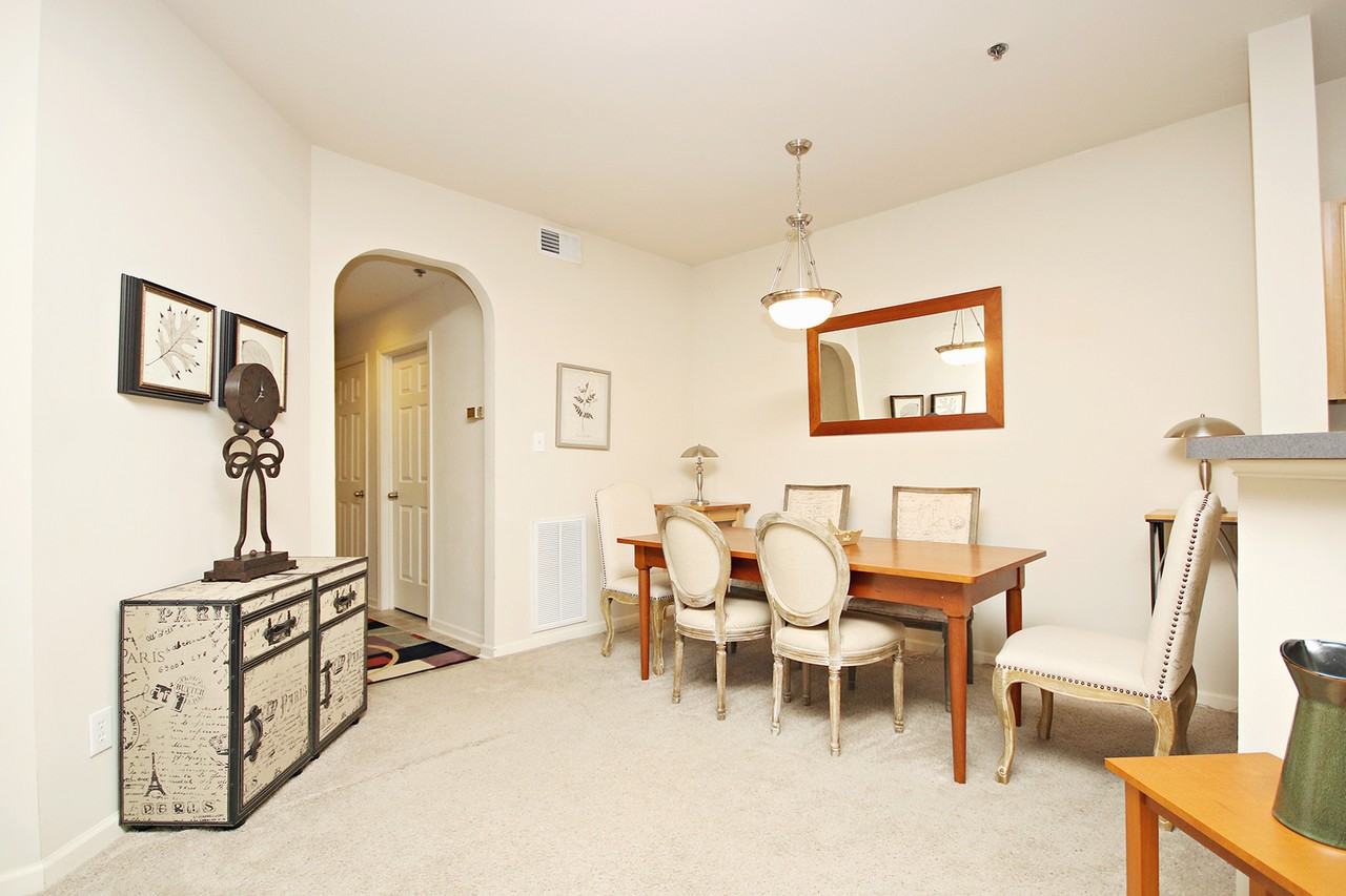 300 Riverbend Dr #4B - Photo 7 of 18