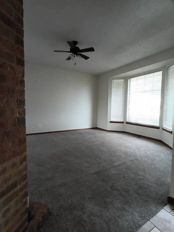 9720 Railroad - Photo 4 of 29