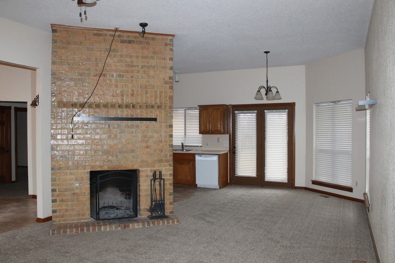 9720 Railroad - Photo 5 of 29