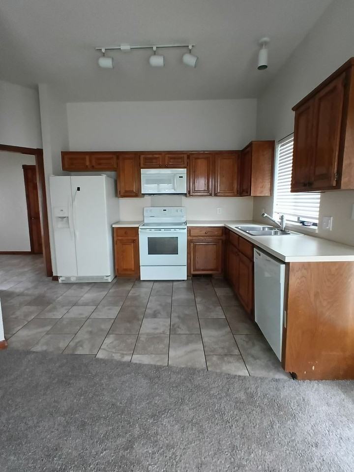 9720 Railroad - Photo 7 of 29