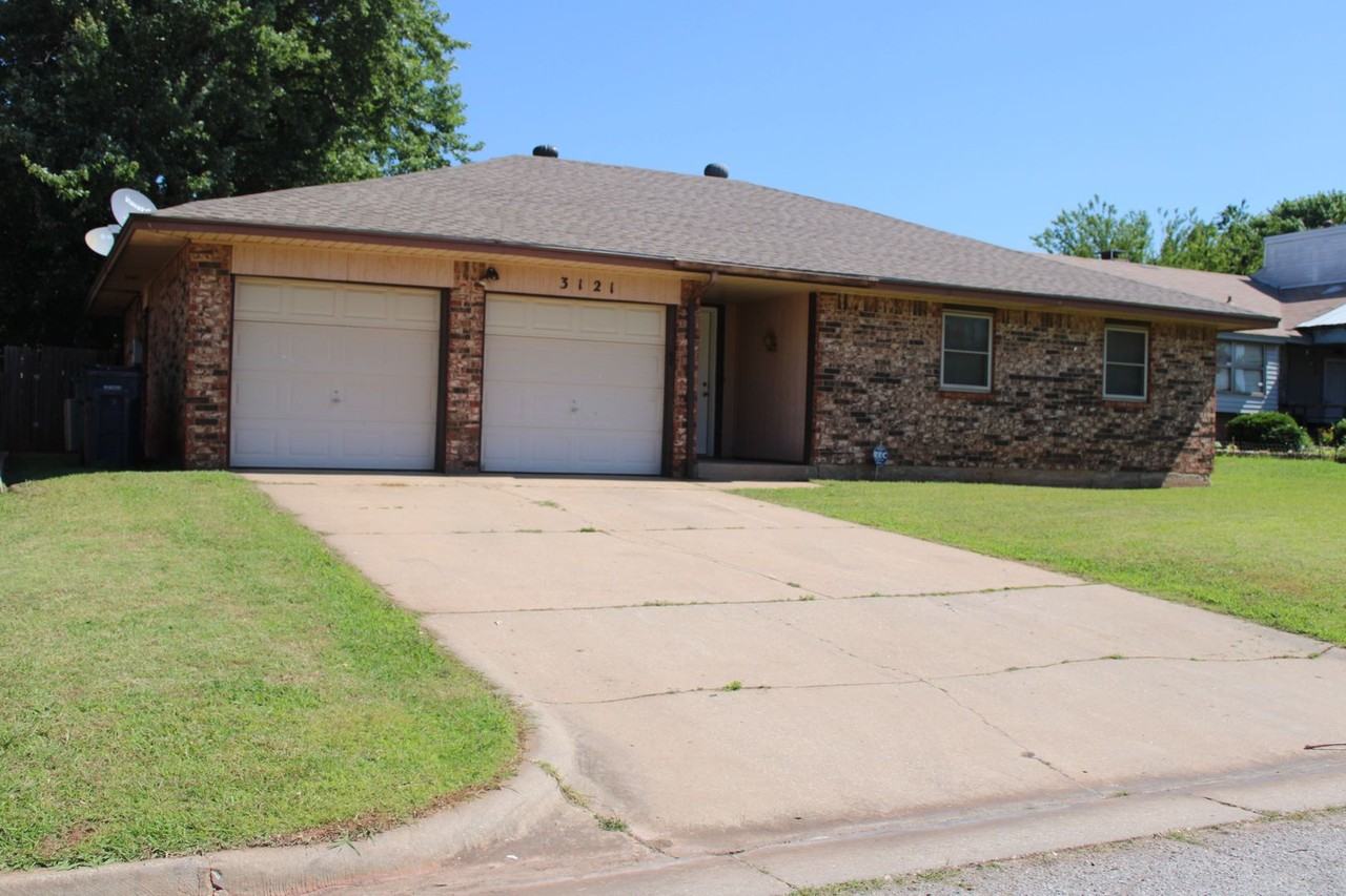 3121 Se 56th St - Photo 2 of 26