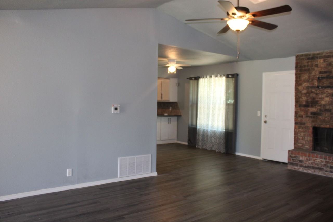 3121 Se 56th St - Photo 3 of 26