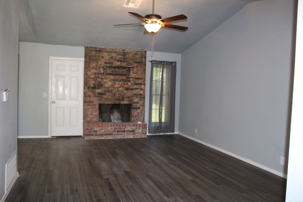 3121 Se 56th St - Photo 4 of 26