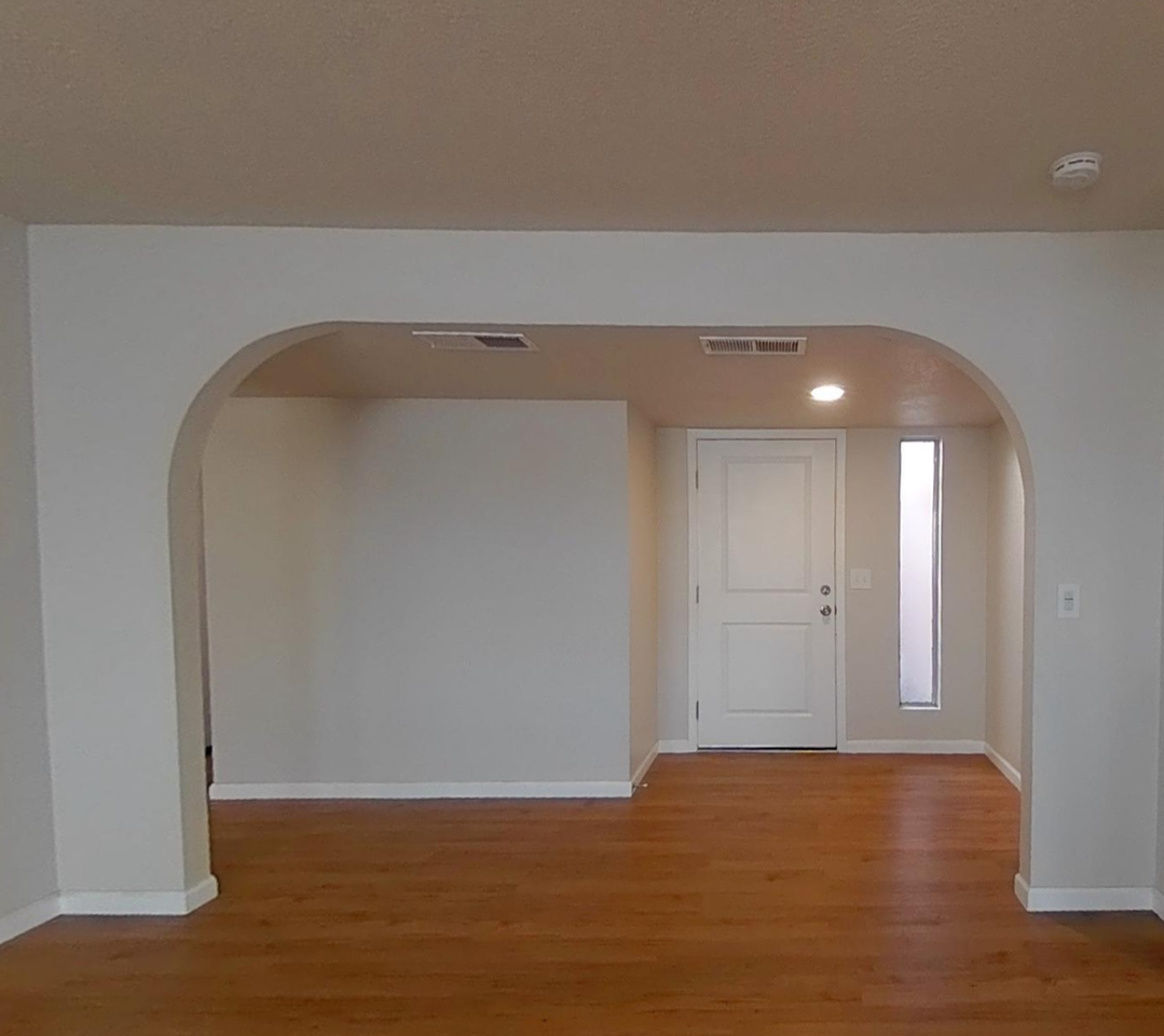 2876 Saratoga Ave - Photo 2 of 13