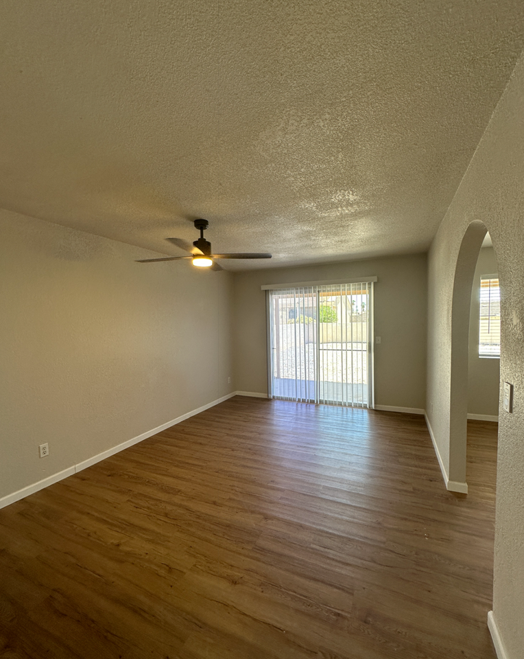 2876 Saratoga Ave - Photo 5 of 13