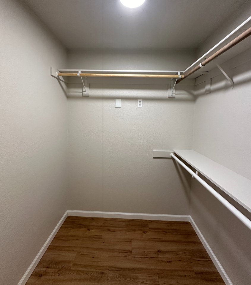 2876 Saratoga Ave - Photo 6 of 13