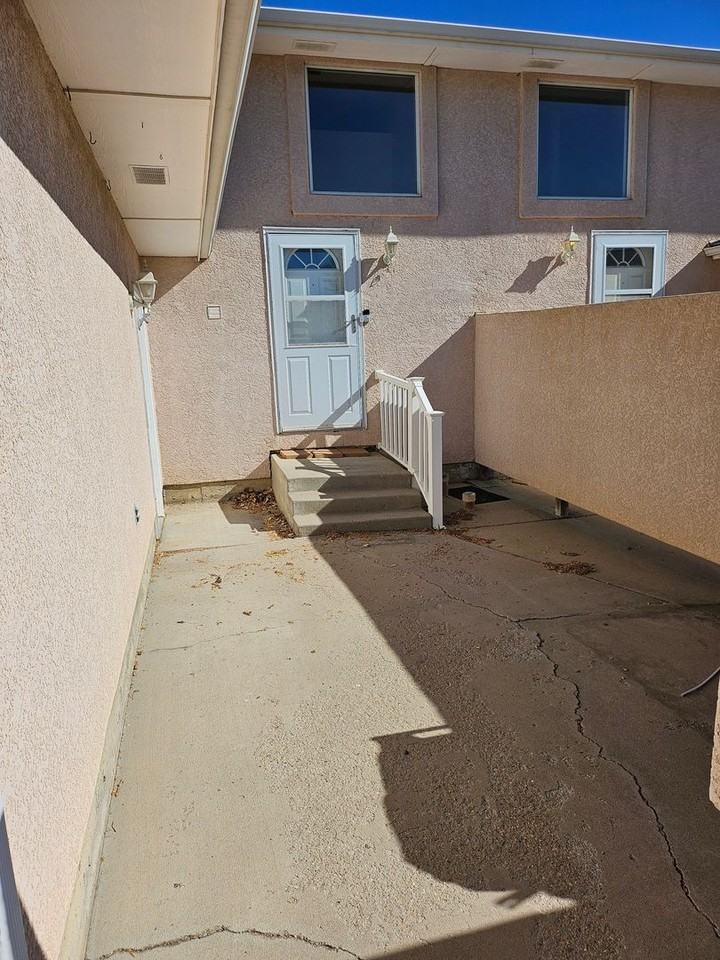 2113 Aztec Dr - Photo 2 of 24