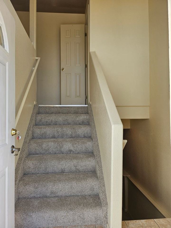 2113 Aztec Dr - Photo 3 of 24