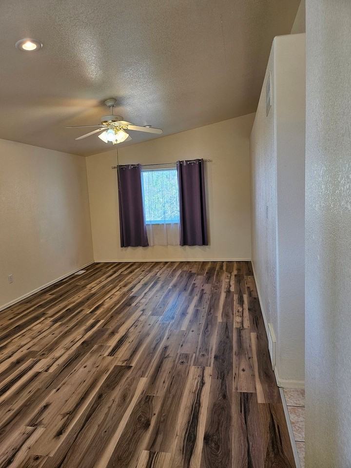 2113 Aztec Dr - Photo 4 of 24