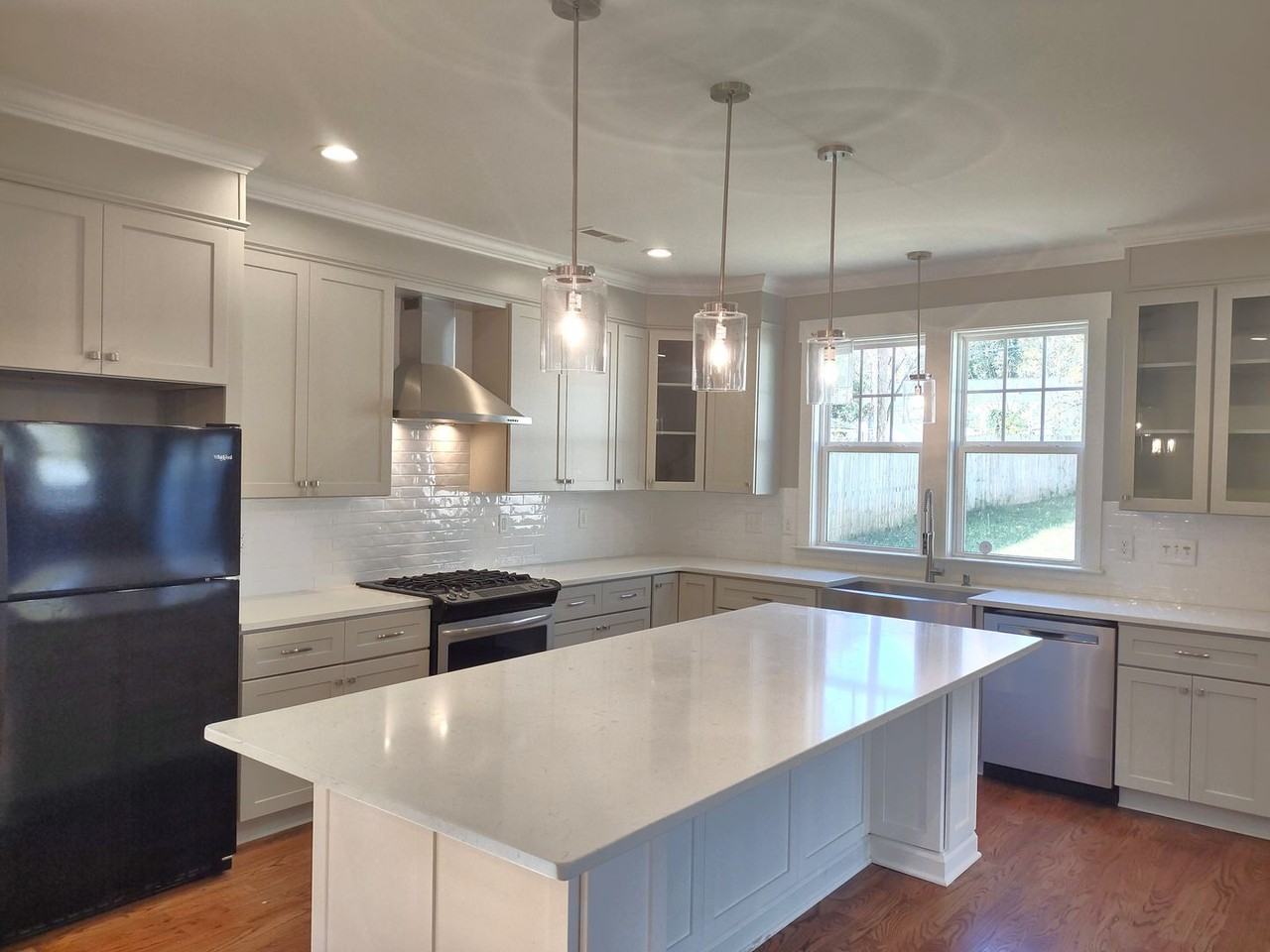 1716 Berryhill Rd - Photo 2 of 19