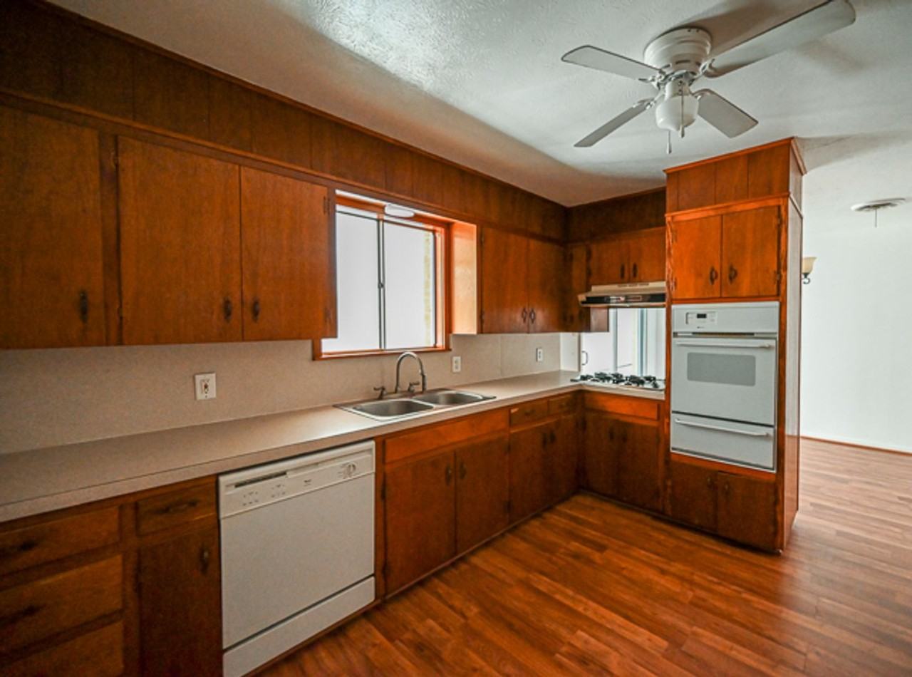 903 N Lamb St - Photo 2 of 11