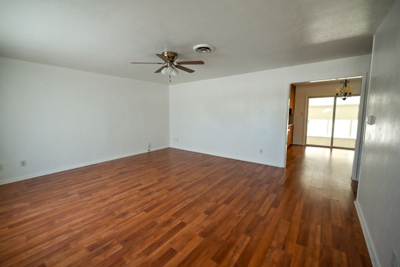 903 N Lamb St - Photo 3 of 11