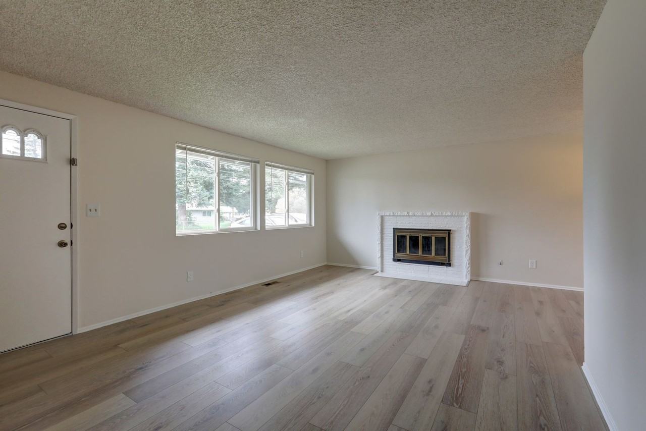 12110 6th Ave Sw - Photo 4 of 22