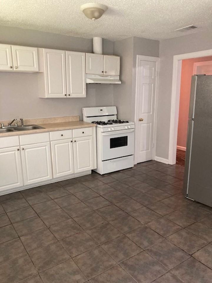 128 Cherry Ct - Photo 6 of 12