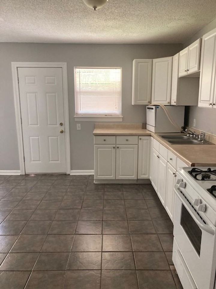 128 Cherry Ct - Photo 7 of 12