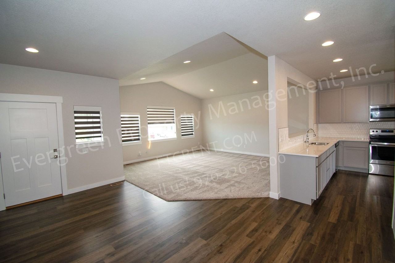 298 E Chestnut St - Photo 5 of 34