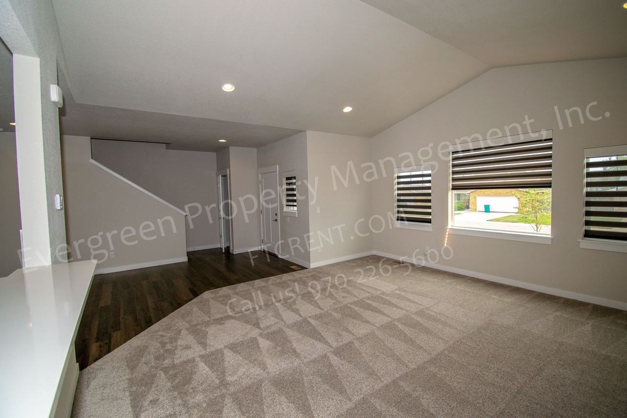 298 E Chestnut St - Photo 6 of 34