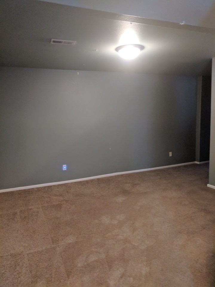 6912 Lee St - Photo 4 of 8