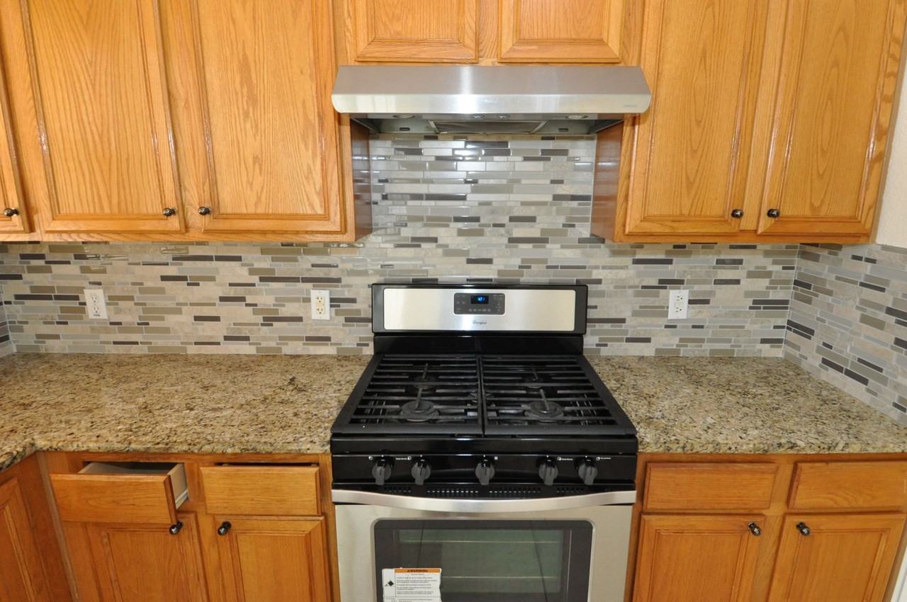 12427 Zeller Ln - Photo 5 of 26