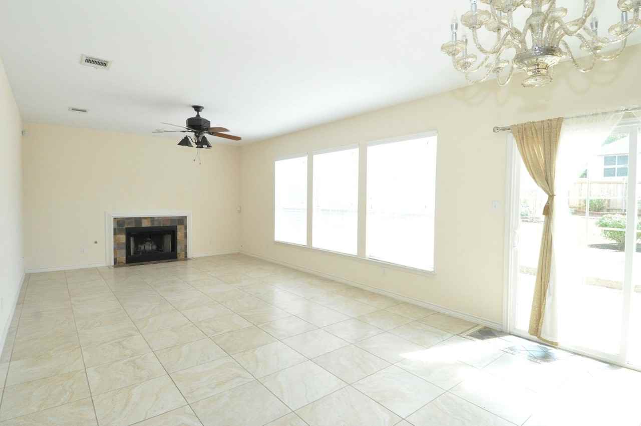 12427 Zeller Ln - Photo 6 of 26