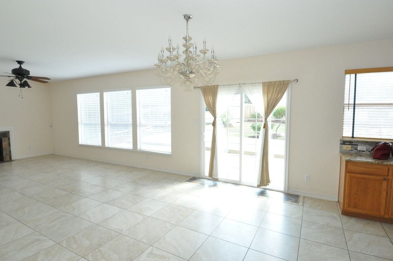 12427 Zeller Ln - Photo 7 of 26