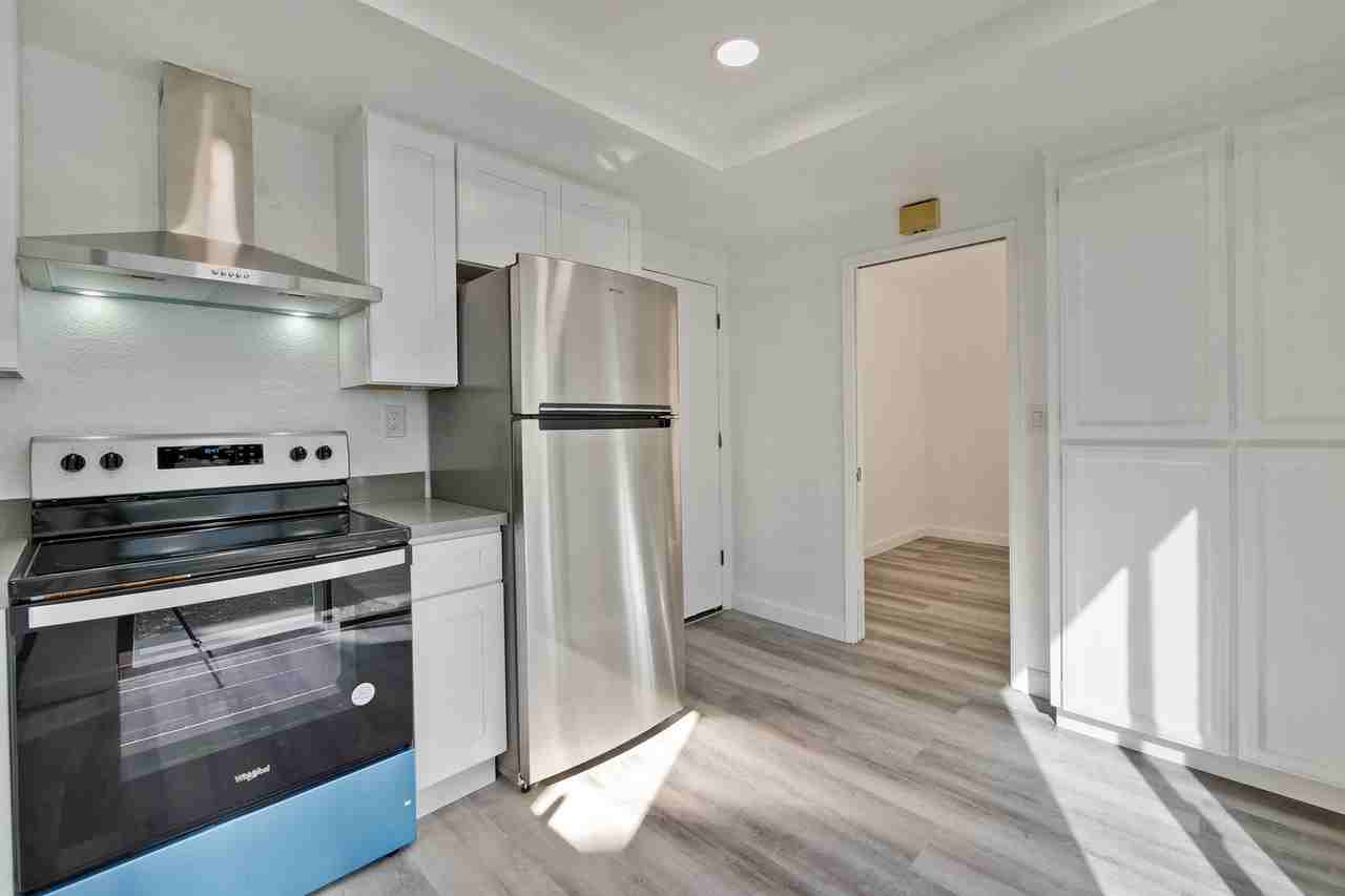 5698 Saxony Ct - Photo 3 of 36