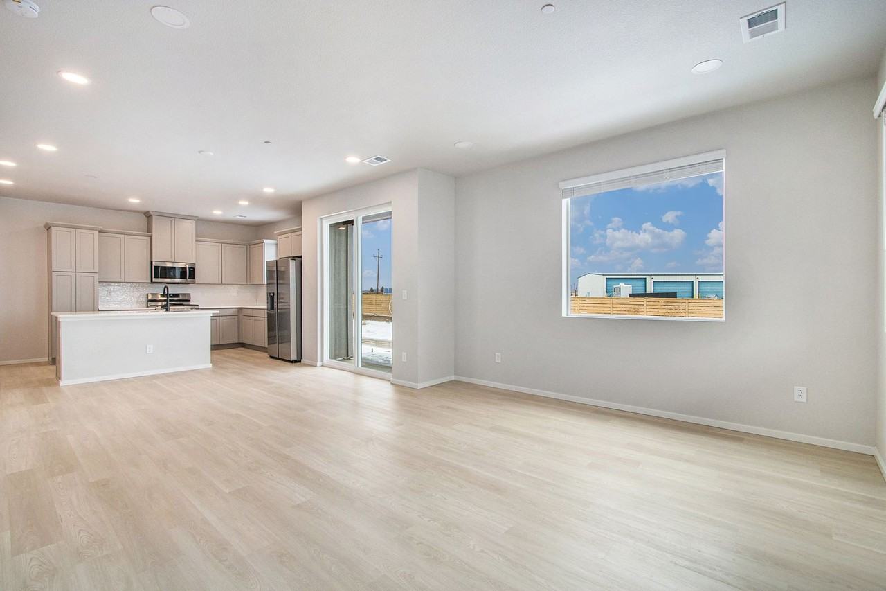 4860 Denys Dr - Photo 2 of 23