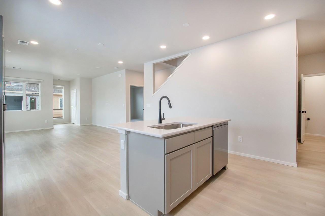 4860 Denys Dr - Photo 7 of 23