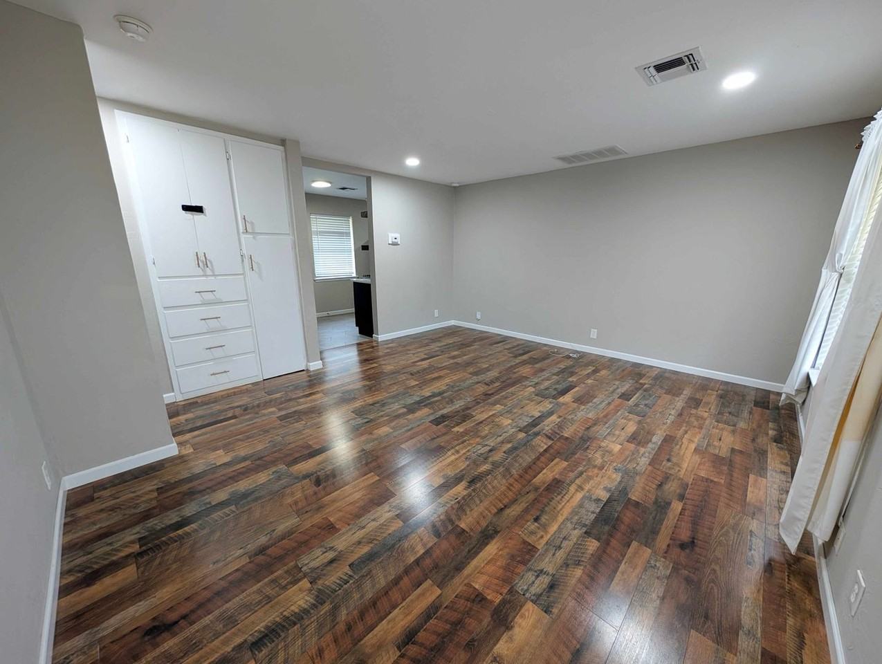 2216 Hasley Dr - Photo 2 of 13