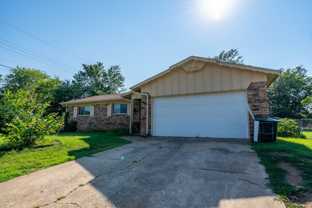 4822 S Spruce Dr - Photo 1 of 1