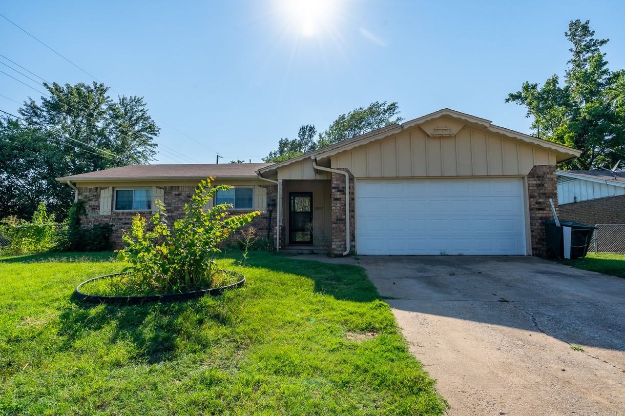 4822 S Spruce Dr - Photo 2 of 11