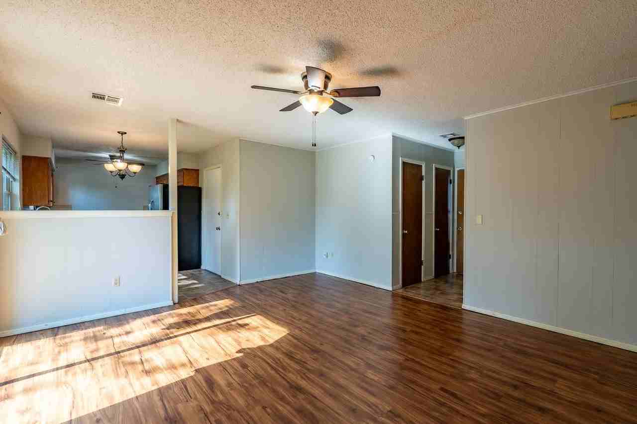 4822 S Spruce Dr - Photo 3 of 11