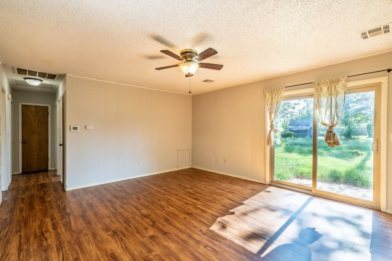 4822 S Spruce Dr - Photo 4 of 11