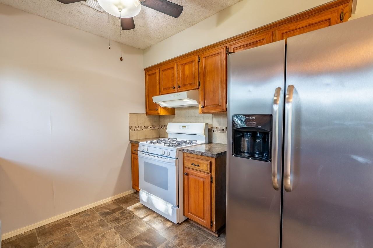 4822 S Spruce Dr - Photo 6 of 11