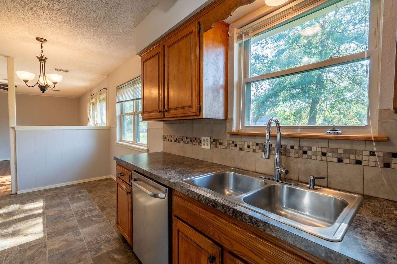 4822 S Spruce Dr - Photo 7 of 11