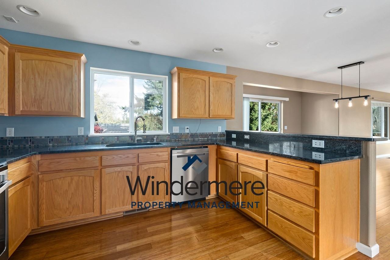 246 Sw Judson Dr - Photo 3 of 42