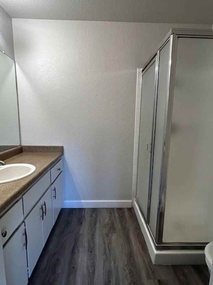 Country Hollow Apartments - Photo 4 of 9