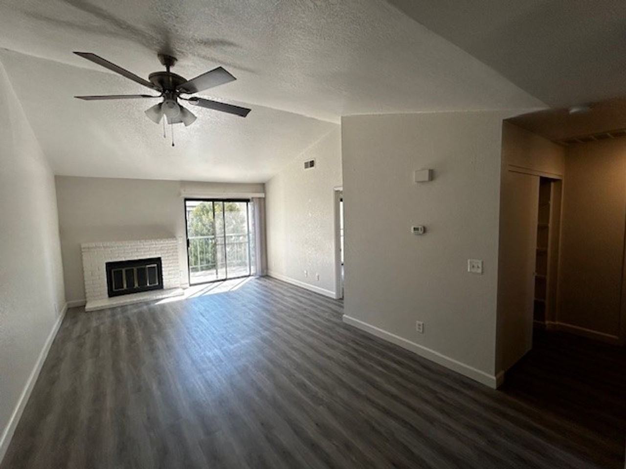 Country Hollow Apartments - Photo 5 of 9