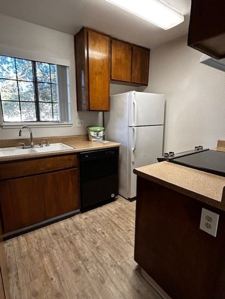 Country Hollow Apartments - Photo 7 of 9