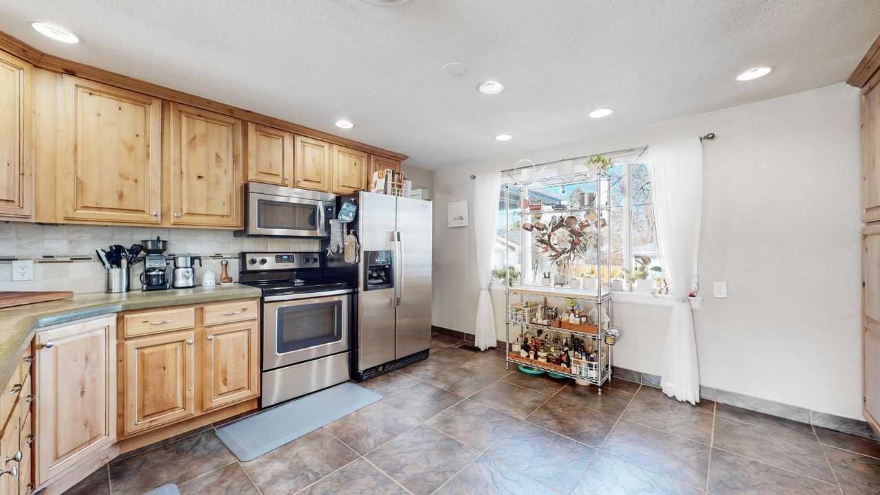 6025 W 61st Ave - Photo 7 of 39