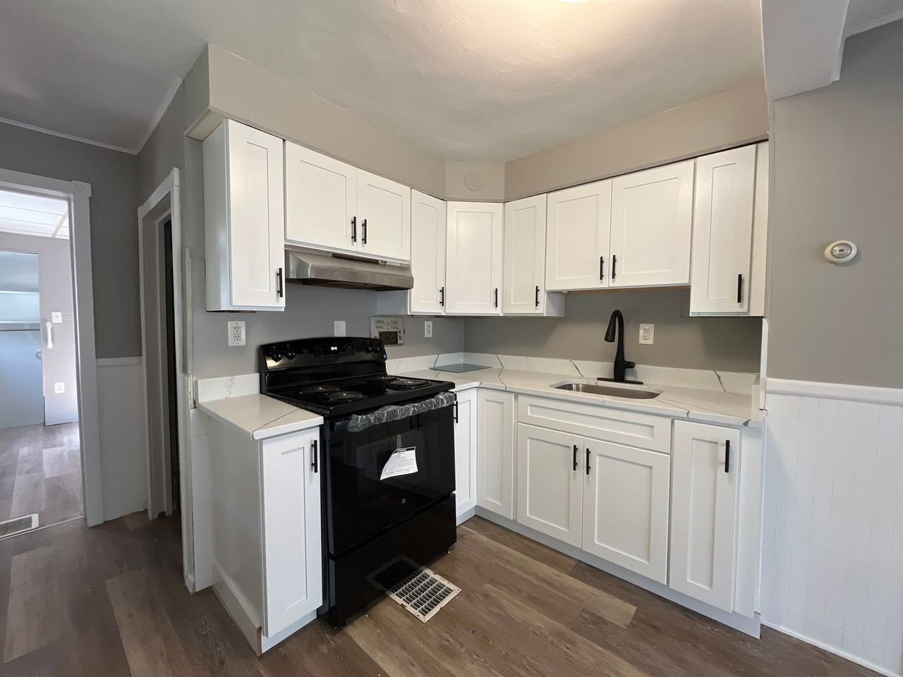 109 S Walnut St - Photo 2 of 13