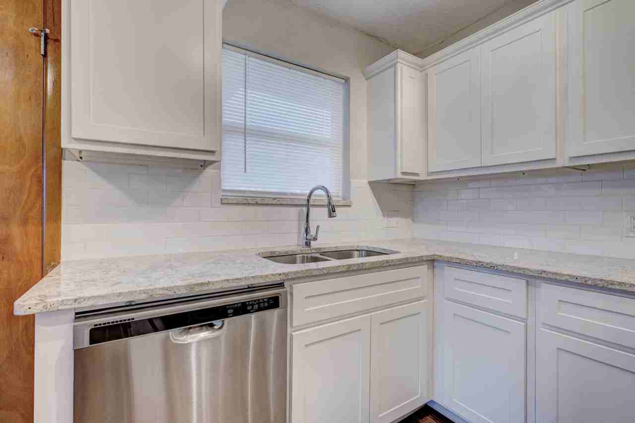 329 Nw 62nd St - Photo 7 of 18