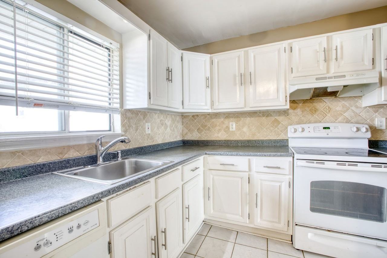 15 Renwick St #2 - Photo 2 of 22