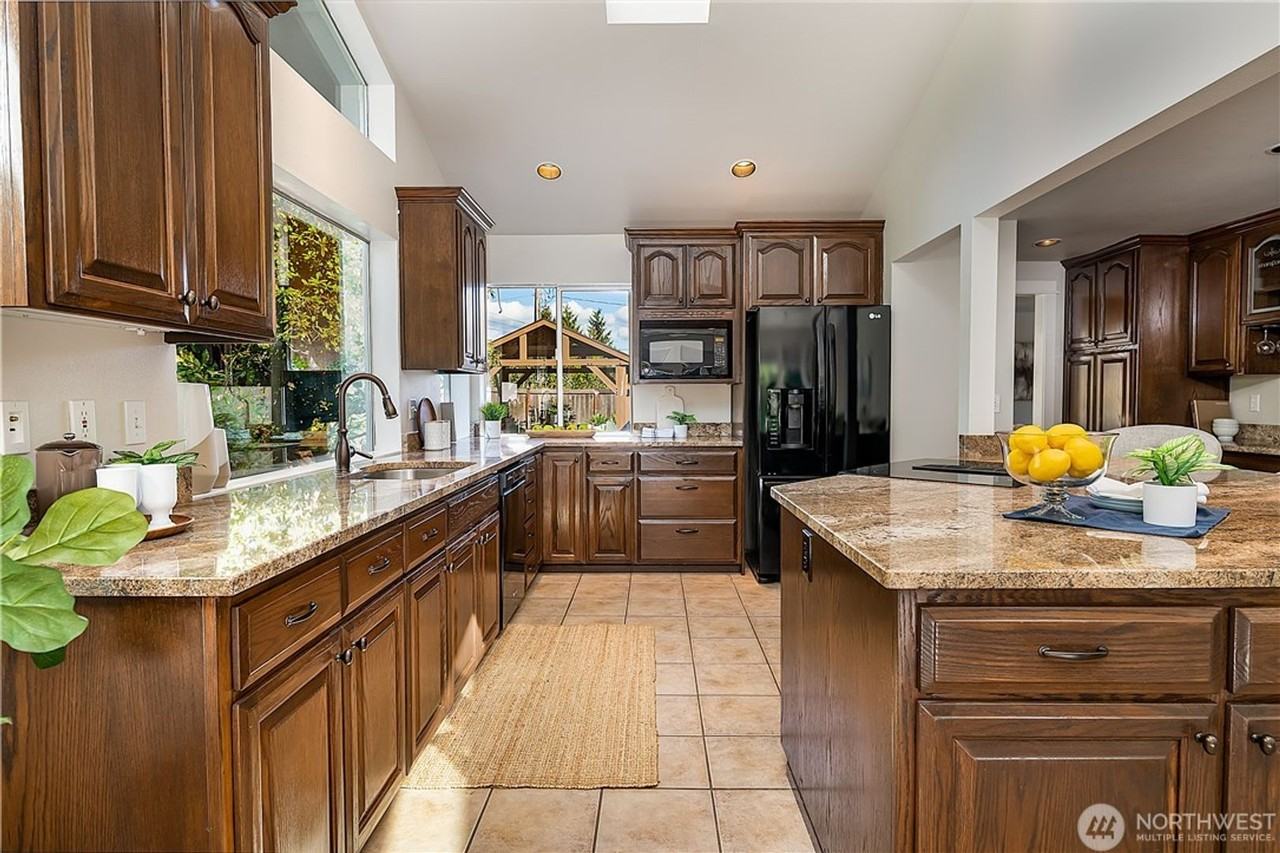 11056 Se 31st St - Photo 7 of 33