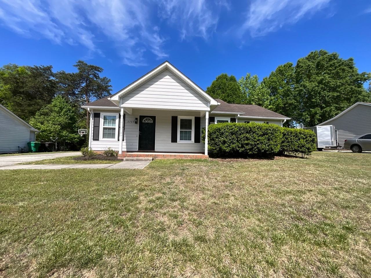 2709 Ingleside Dr - Photo 2 of 27