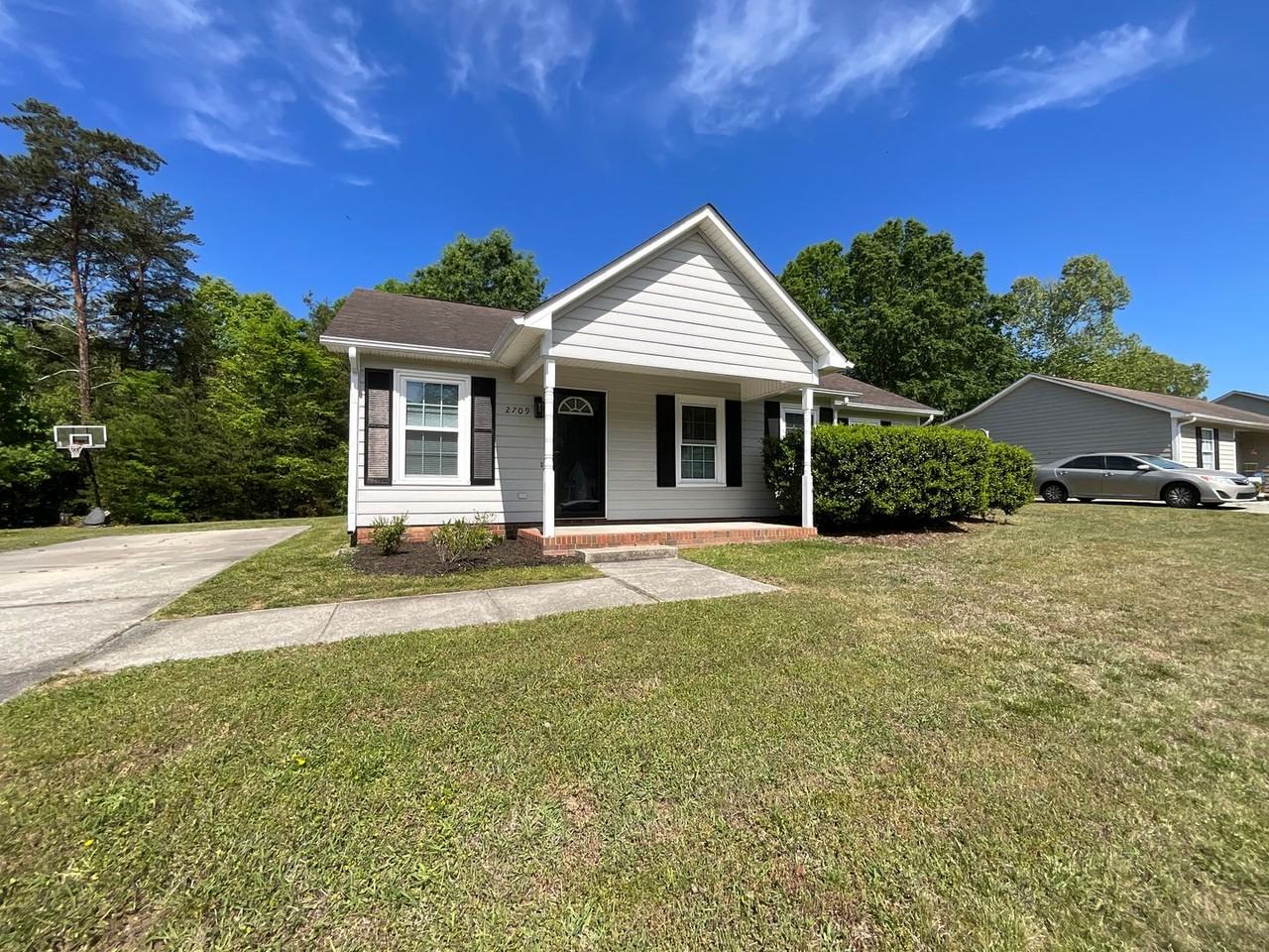 2709 Ingleside Dr - Photo 5 of 27