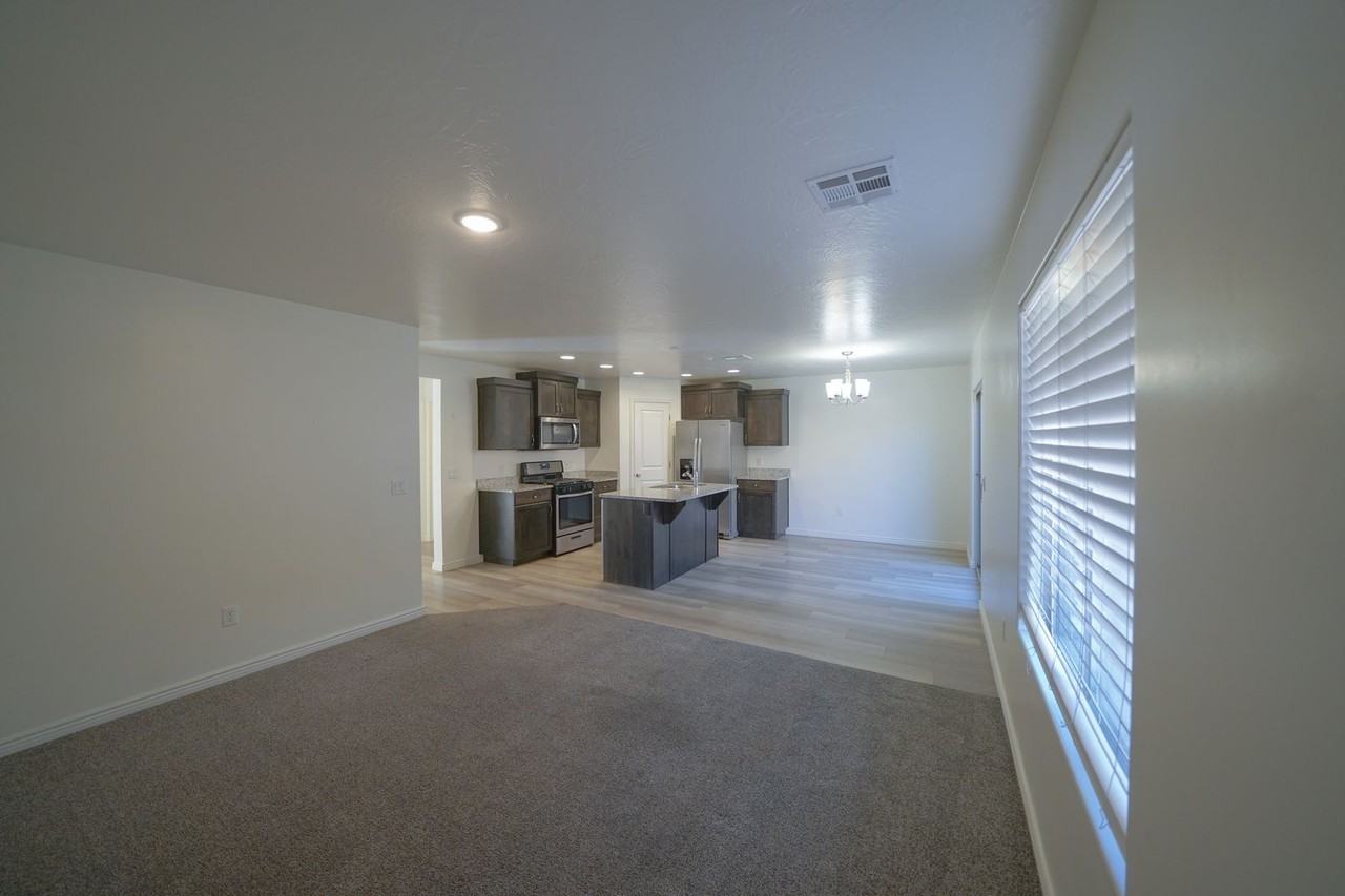 1436 E Trilobite Dr - Photo 4 of 29