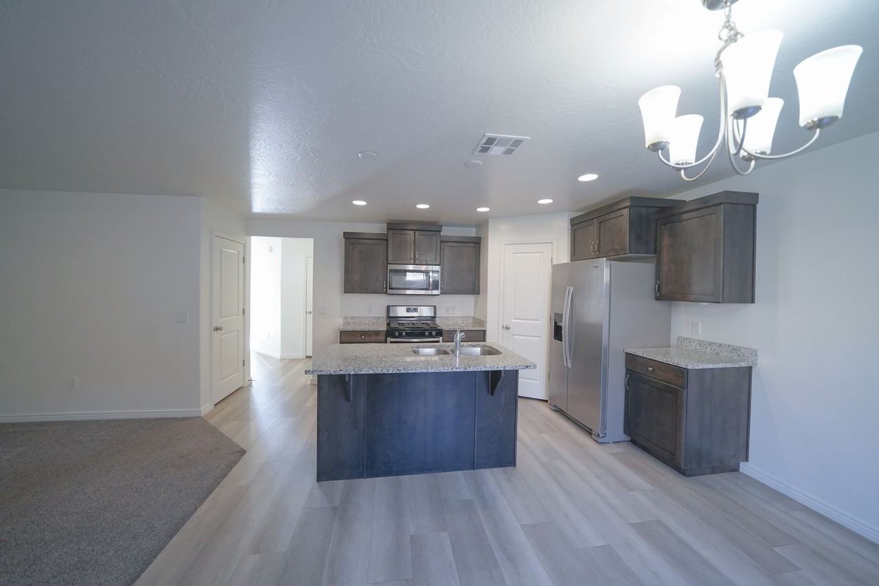 1436 E Trilobite Dr - Photo 7 of 29