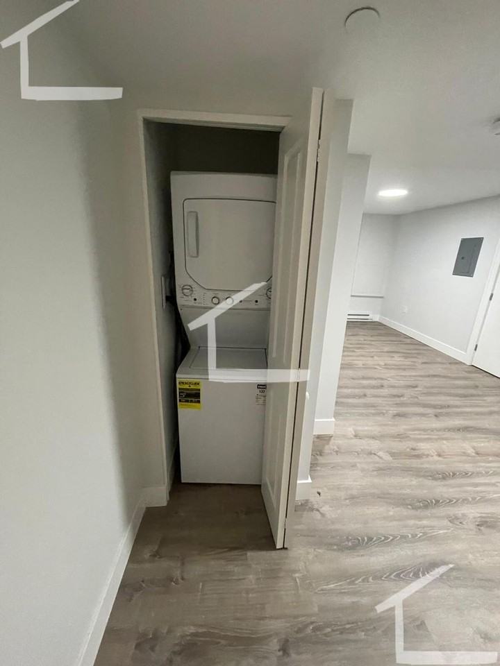 83 Park Dr - Photo 3 of 9