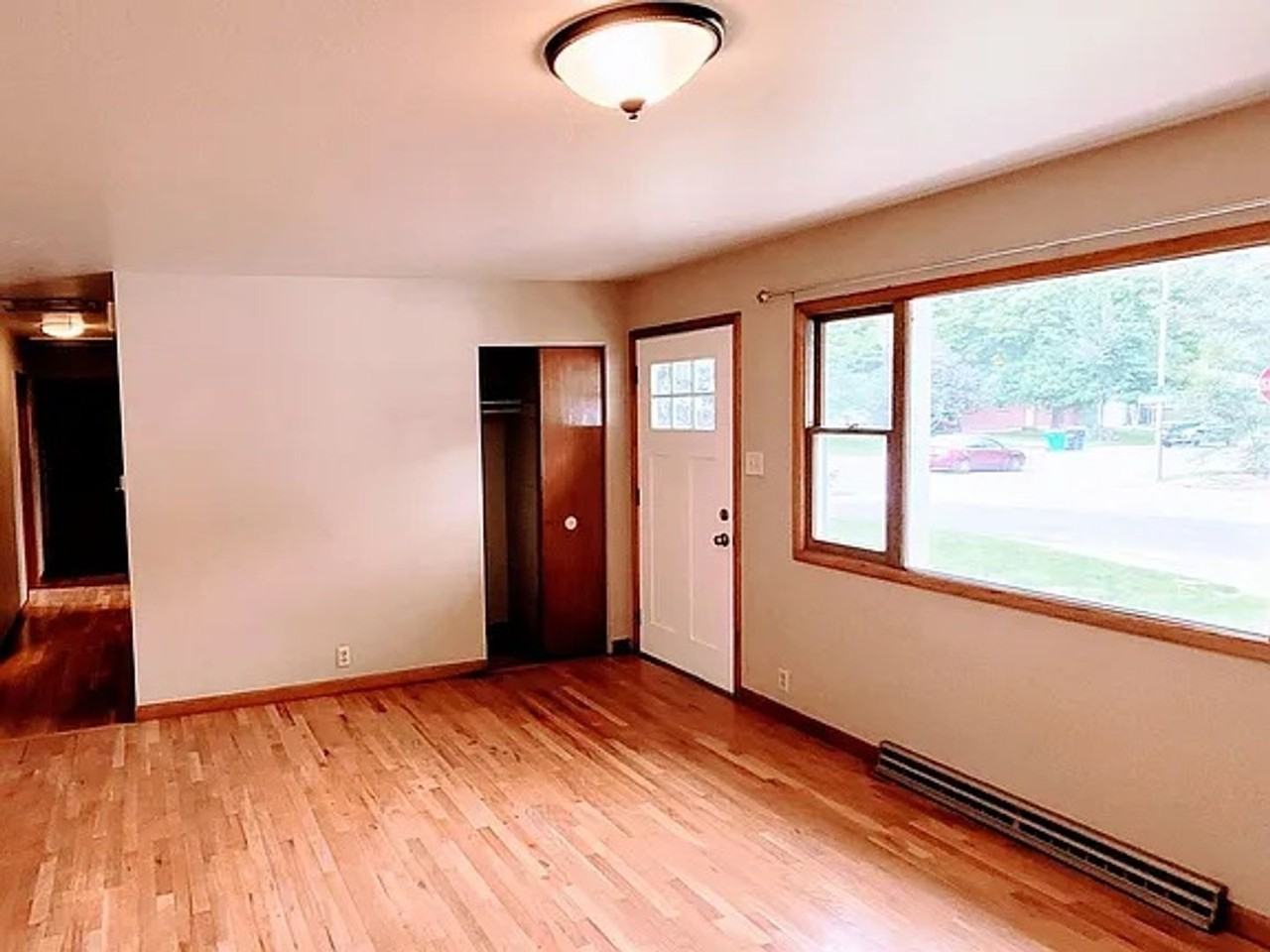 1321 Lakewood Dr - Photo 2 of 12